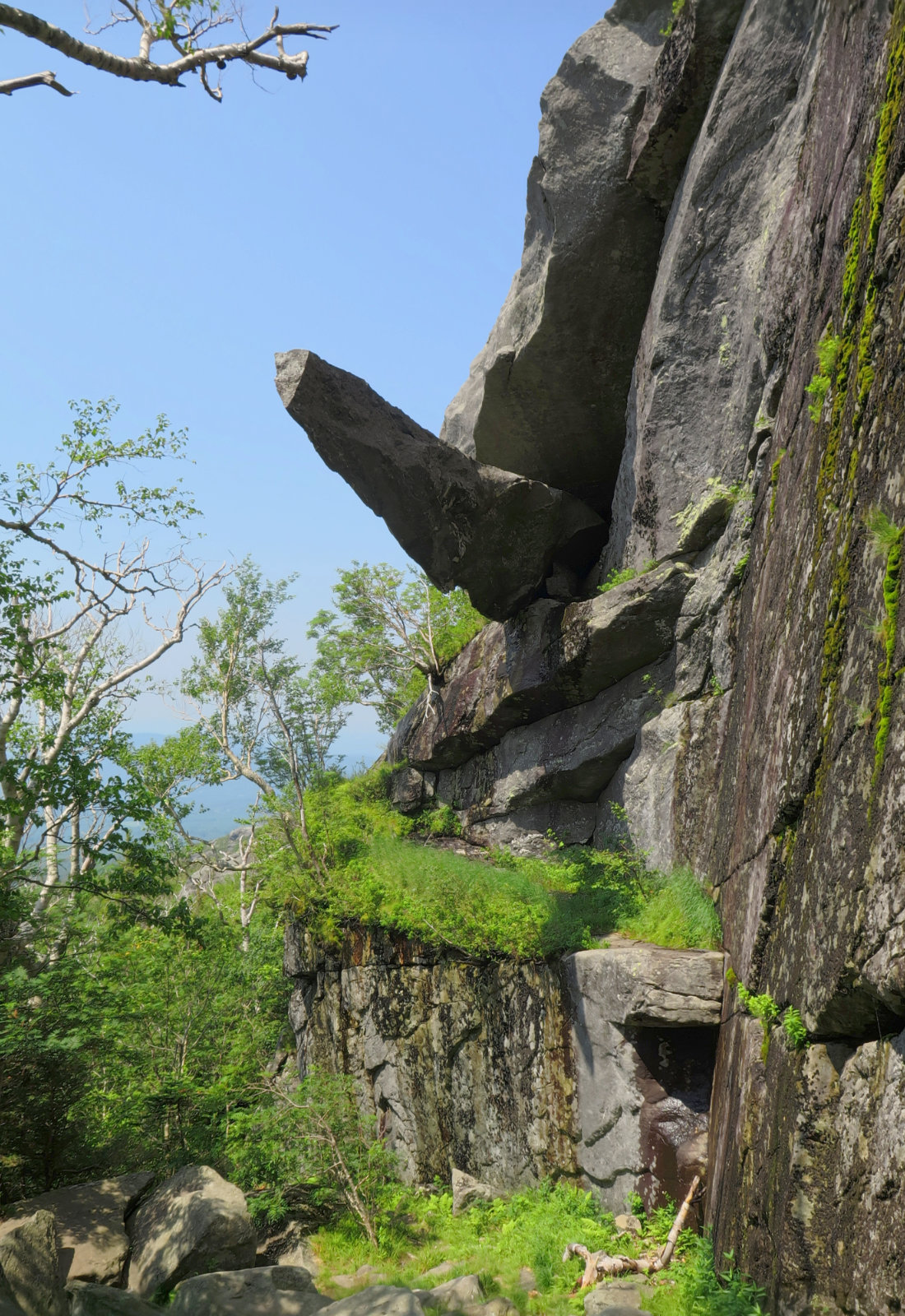 20180702-Mansfield-Cantilever-Rock