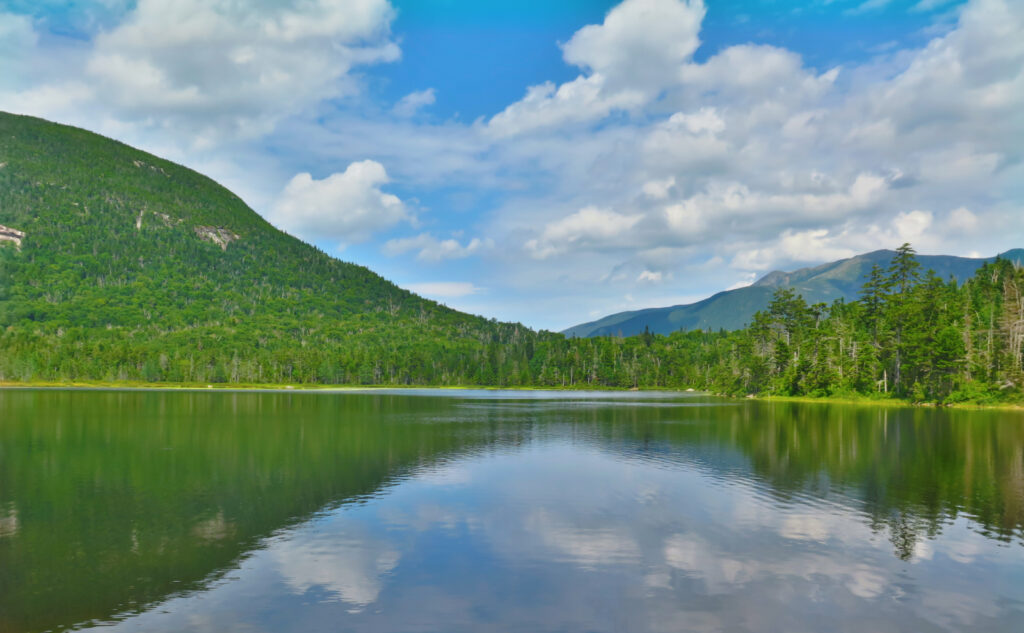 Ledges on the Hi-Cannon trail visible from Lonesome Lake. 