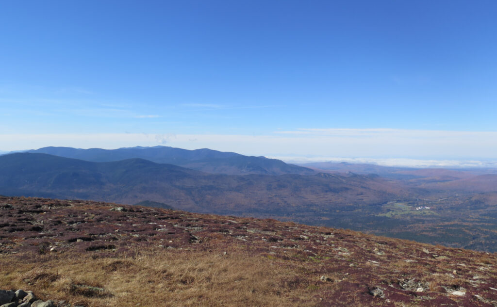 View from Mt Eisenhower's summit, looking west toward Franconia Ridge. 